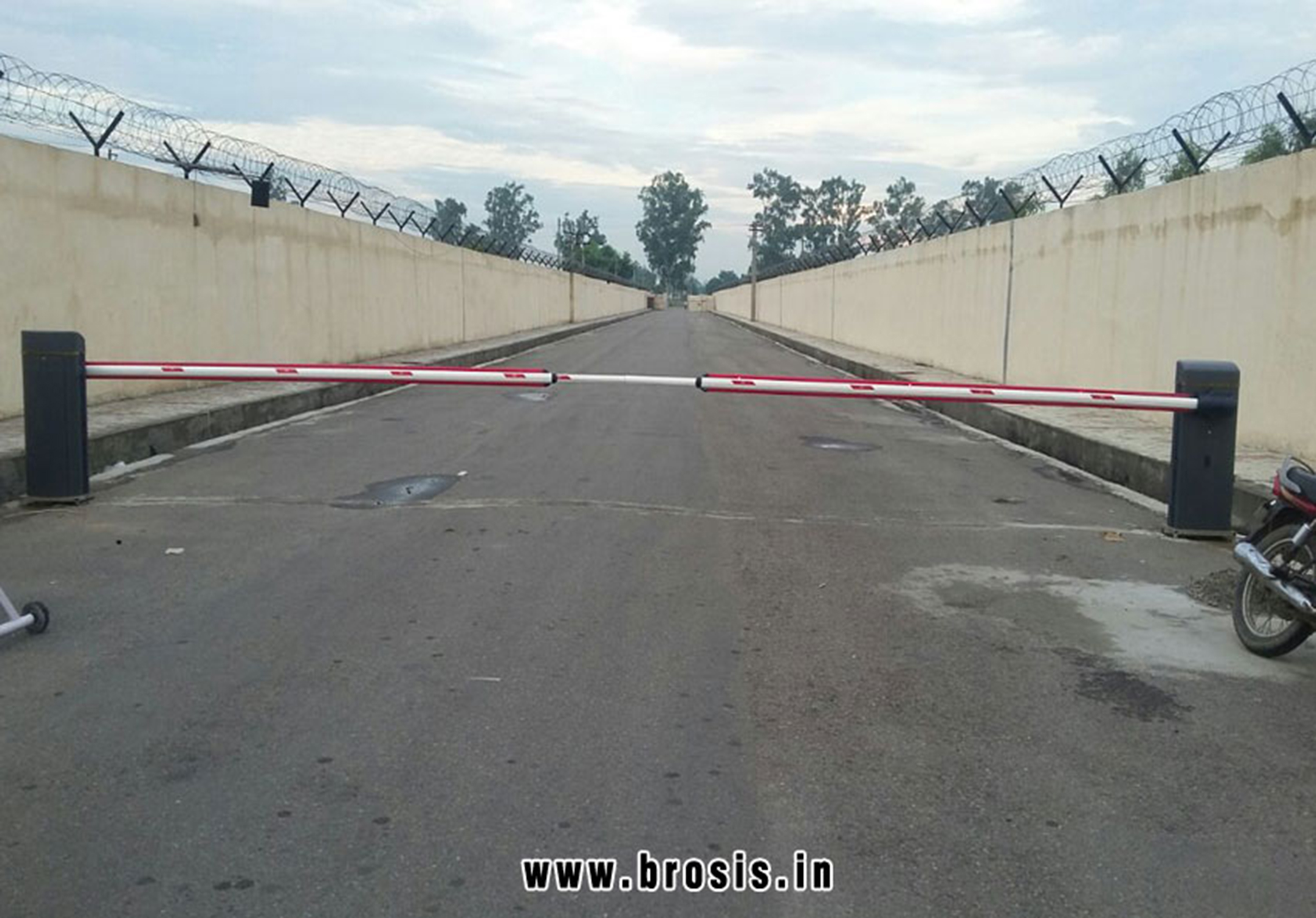 BOOM BARRIER manufacturers exporters in India Punjab Ludhiana